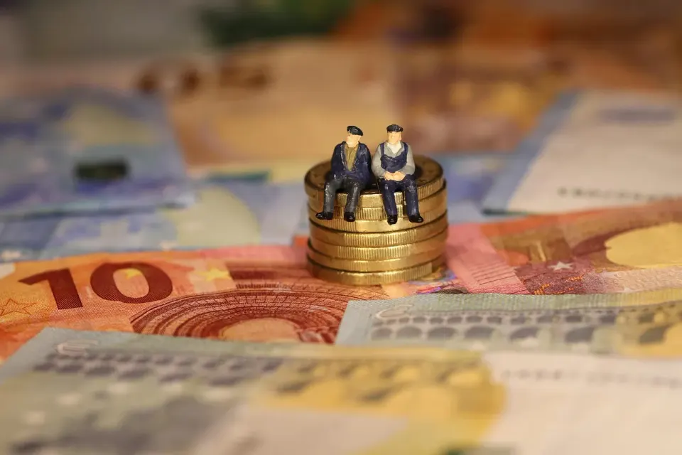 seniors, eventide, miniature figures, save up
