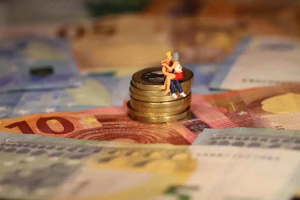 save up, money, miniature figures, retirement provision